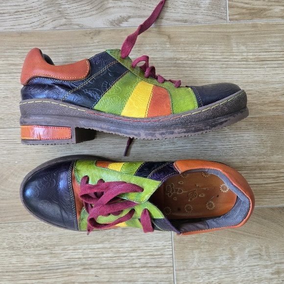 Embossed Leather SuperLadyStar Laceup Shoes - Picture 2 of 8